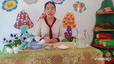 Dạy trẻ cách pha nước muối loãng xúc miệng hằng ngày