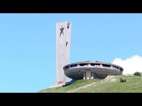 Паметникът на комунизма