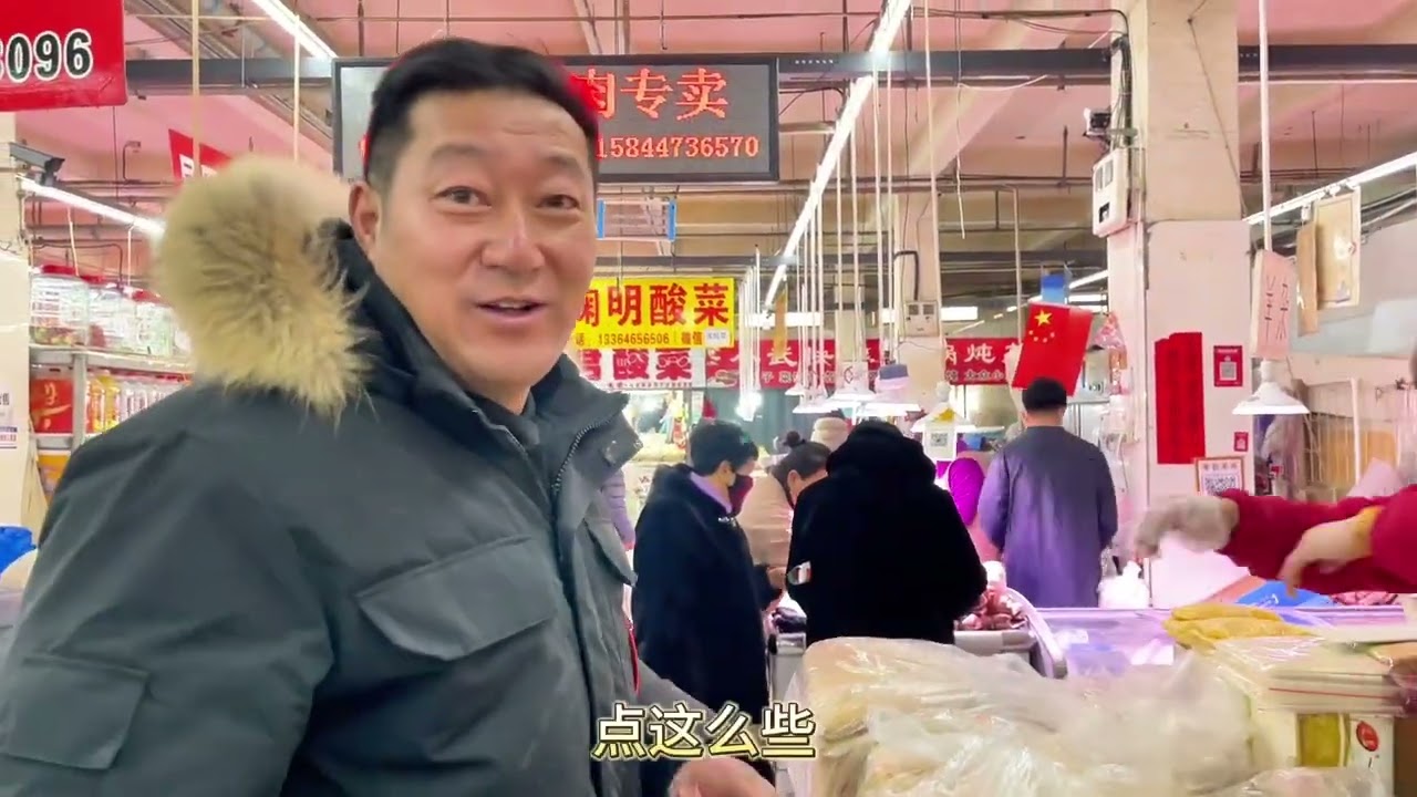 东北农村看看年底的菜市场人山人海啊今天是消费日三十来斤的胖头