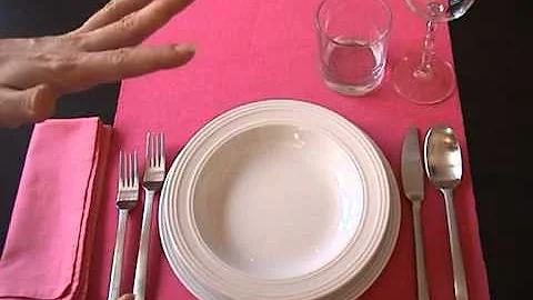 Come si apparecchia la tavola regole?