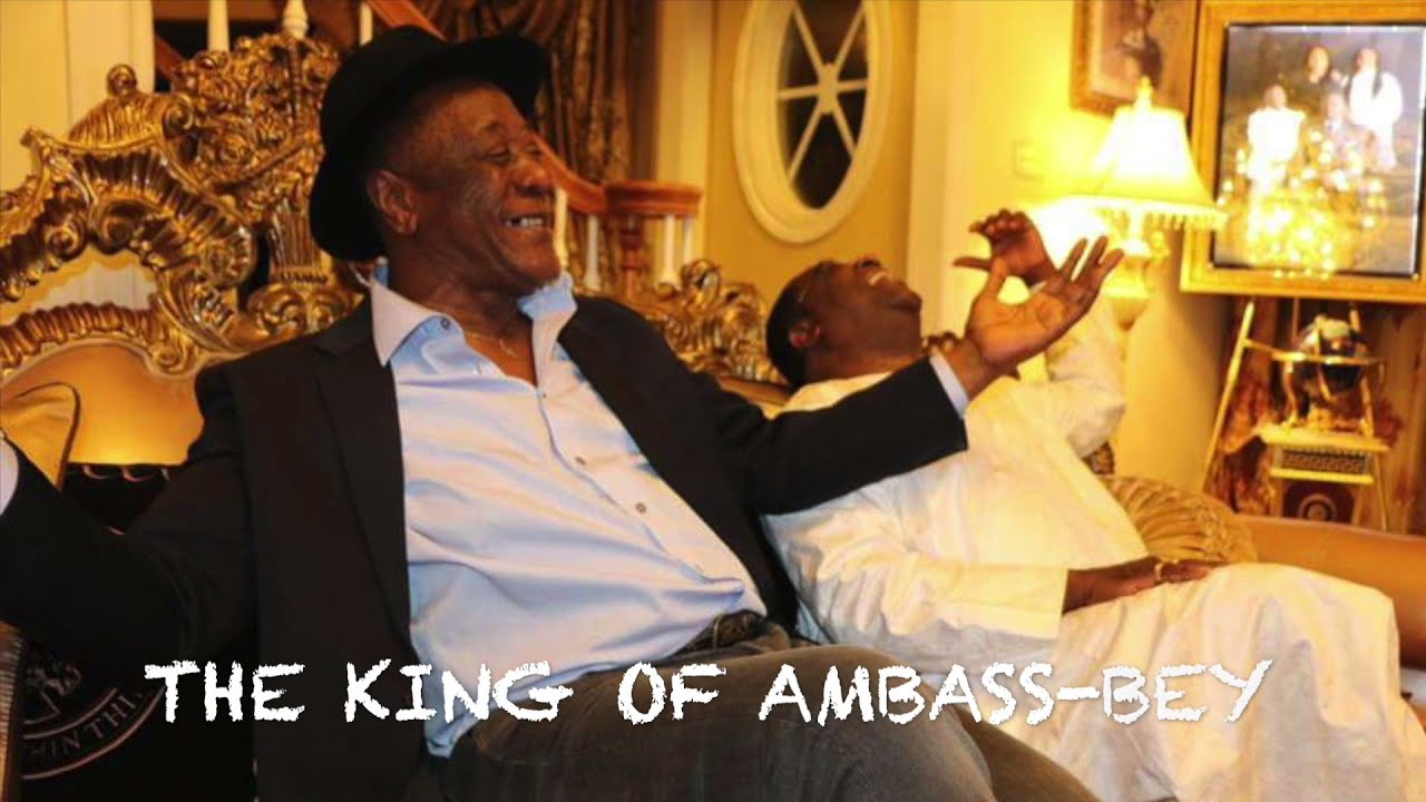 SHERRICK KINGUE REND HOMMAGE À SALLE JOHN