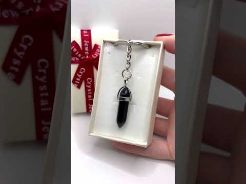 Кулон із натуральним каменем Чорний Агат у формі кристала шестигранника у подарунковій коробочці, видео 3