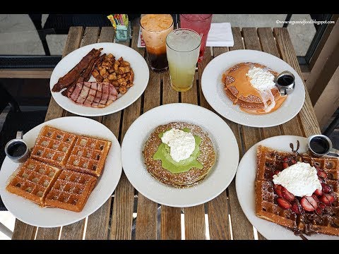 Food in LA - Thai tea and Green tea pancakes at Bea Bea's in Burbank