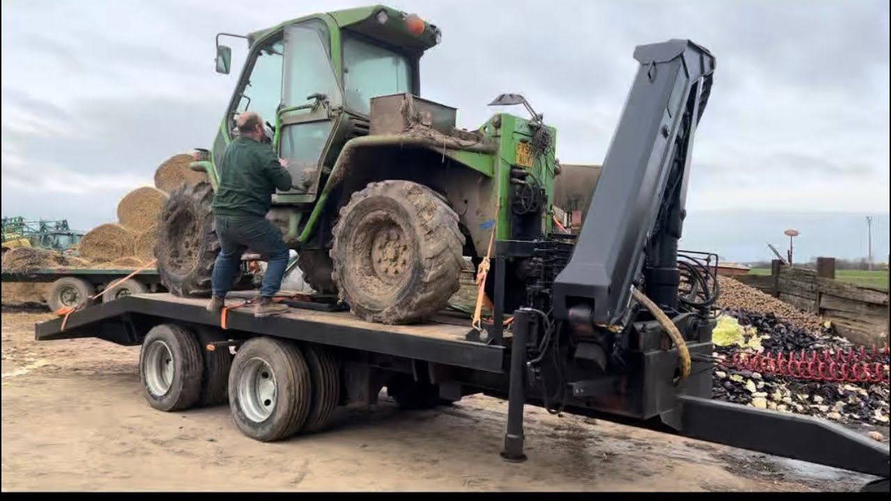 Merlo telehandler with gearbox failure recovered by Unimog and low ...