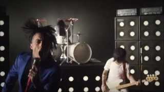 Falling in Reverse - Alone (com cabra)