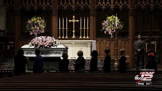 VIDEO: Thousands pay final respects to former first lady Barbara Bush during public viewing