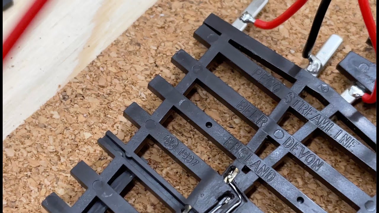 Josef - Model Railway & Toy Room 38 Soldering Power Feeds to PECO Track INSULFROG Layout Wiring PL80