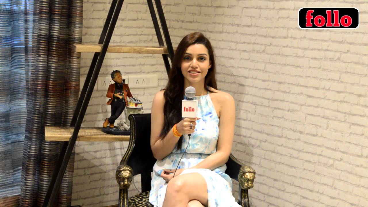 Kyra On Being A Hopeless Romantic!