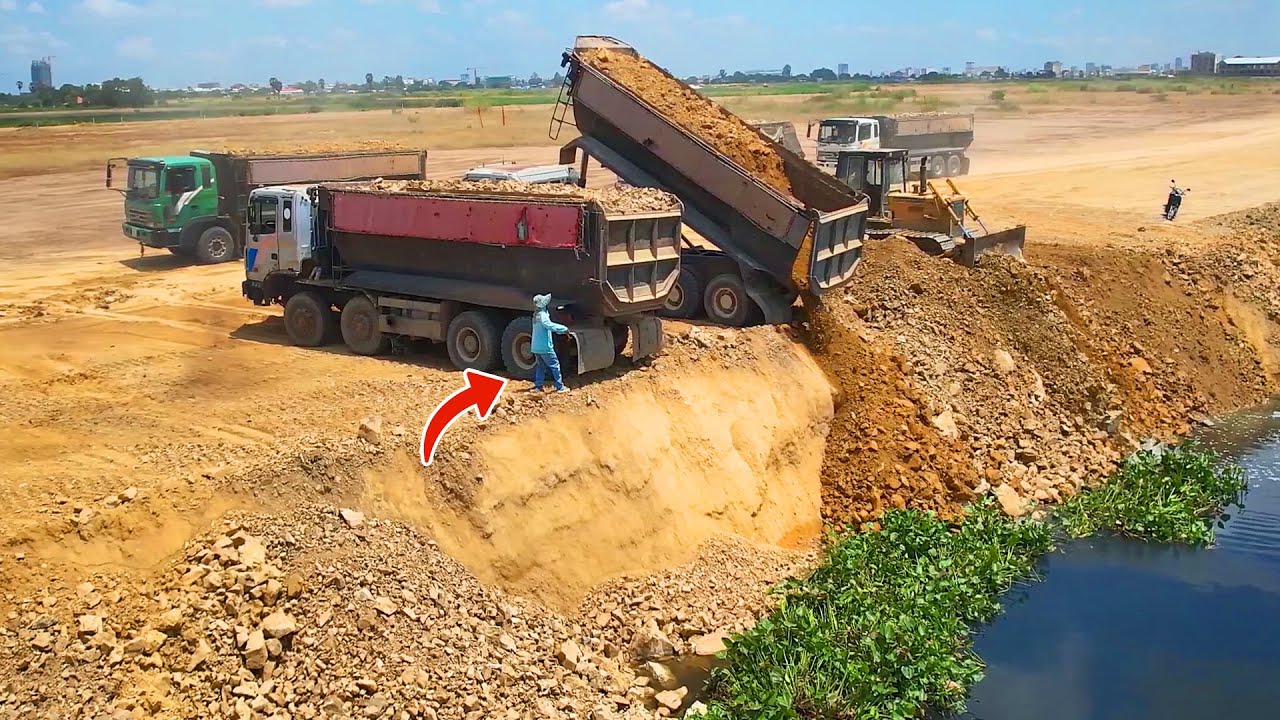 Nice Us Skill Big Bulldozer Komatsu Technique Push Stone And DumpTruck Delivery Stone Filling Lake