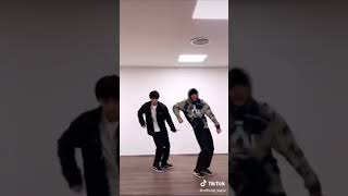 Winwin and Lucas Kick Back Challenge