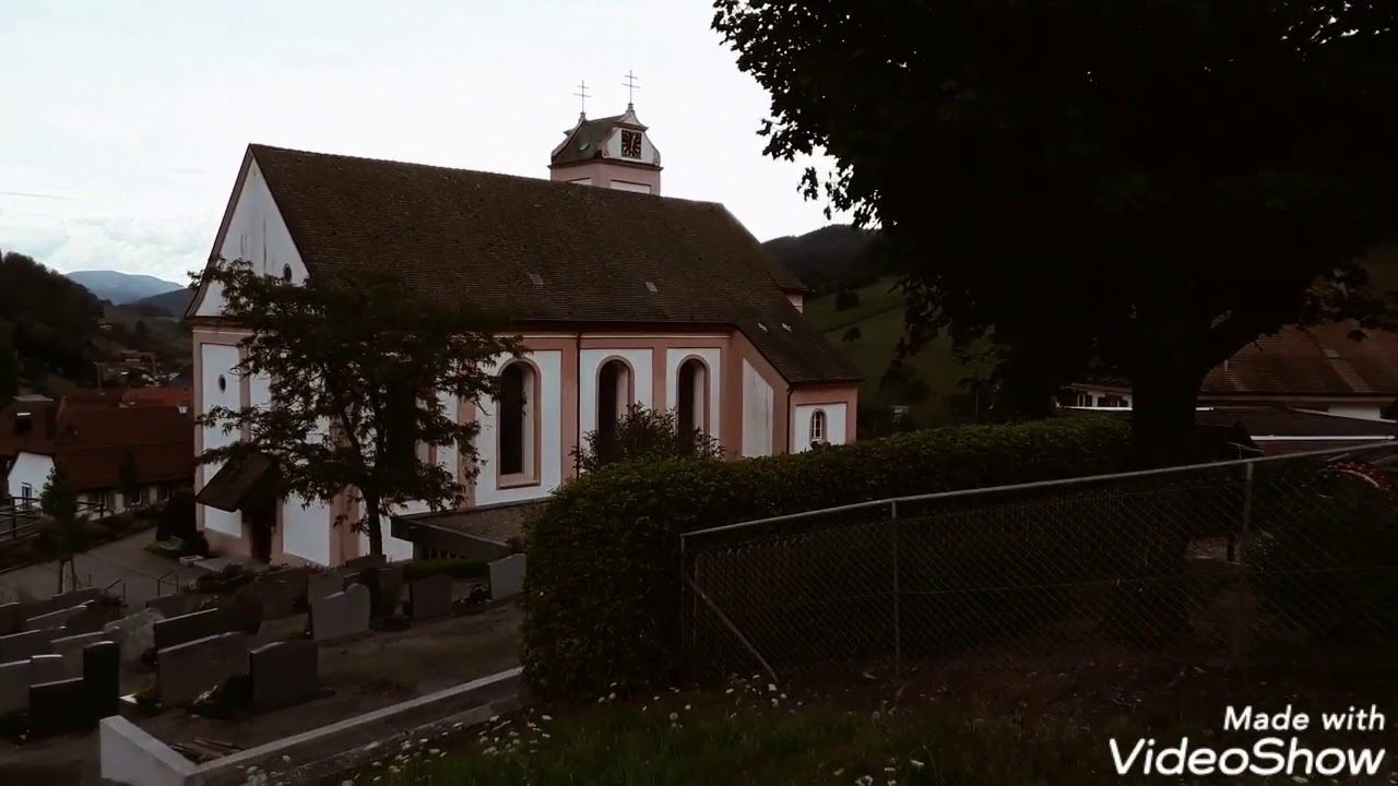 Welschensteinach (Duitsland) klokken van de Pffarkirche St. Peter und Paul. 6 uurslag en luiding