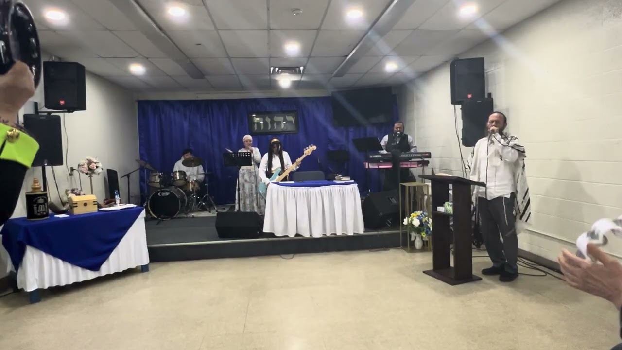 Exaltando a YHWH con hallel  Rialto, California ￼