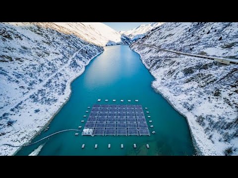Úszó napelem, hegyi magaslaton Svájcban