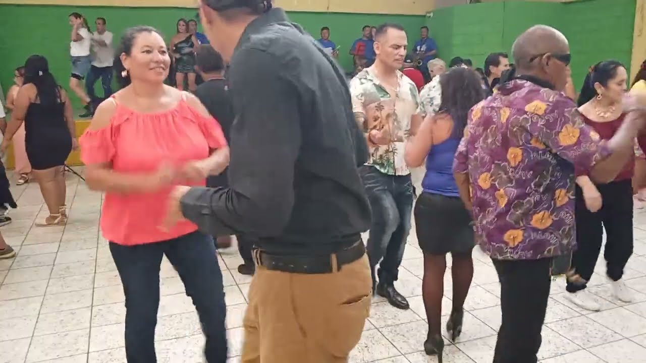 Seguimos gozando con el combo salvaje 😳🎷🎺