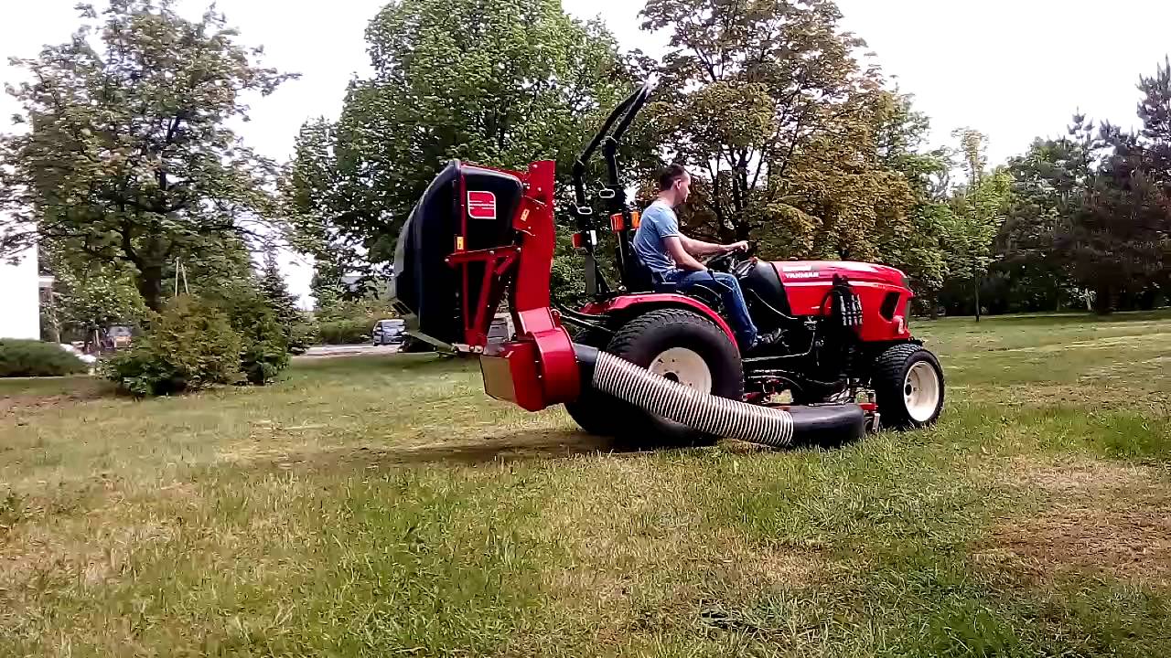 Yanmar EB3100 z kosiarką międzyosiową 152 cm i koszem wysokiego wysypu