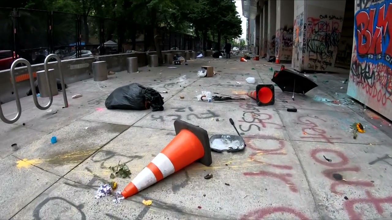 Antifa BLM Insurrectionist Facist Anarchist terrorist Attack Federal Courthouse before Jan 6th!