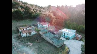 Land with older houses, stunning views in Alvorninha, great potential for a unique living project.