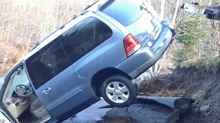 Sainte-Marie-De-...  NB pulling van out of brook