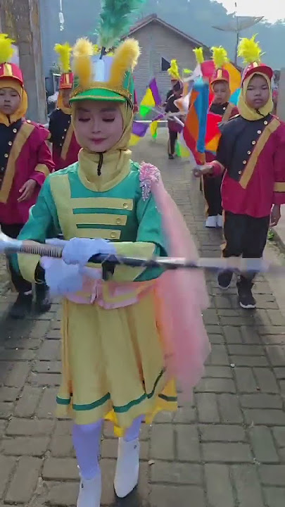 Mayoret Cantik Marching band MI Ma'arif Kebrengan 2024 #drumband #karnaval #shorts