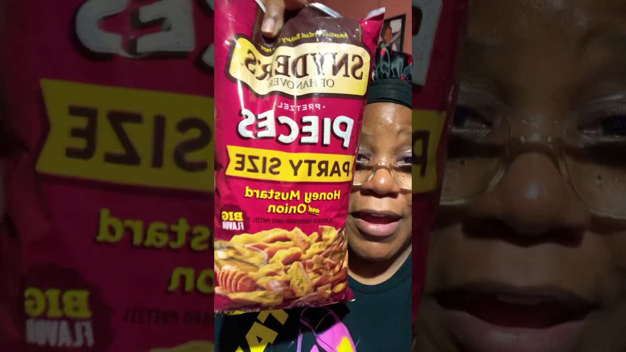 These SNYDER’S 🥨 PRETZEL PIECES ARE 🔥🔥🔥🔥       
