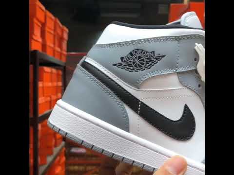 Air Jordan 1 Mid "Light Smoke Grey"