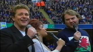 Shirley Bassey/Bryn Terfel/Michael Ball - We'll Keep A Welcome In The Hillside-