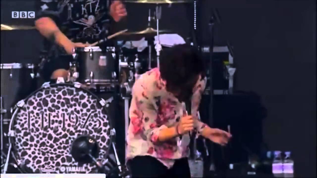 The 1975 - Pressure (Live @ Radio 1's Big Weekend 2014)