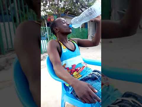 Maaaja Mtu Kutoa Maji Tumboni