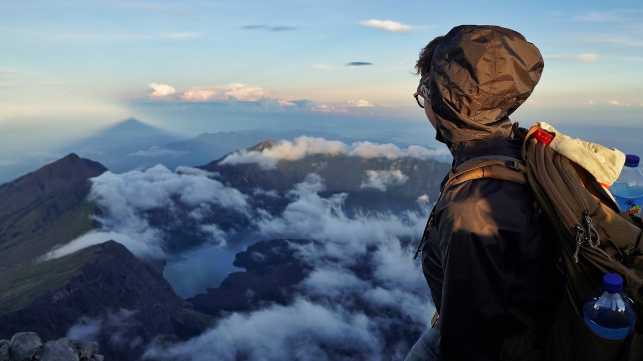 Climbing Mt. Rinjani // Indonesia Part 1