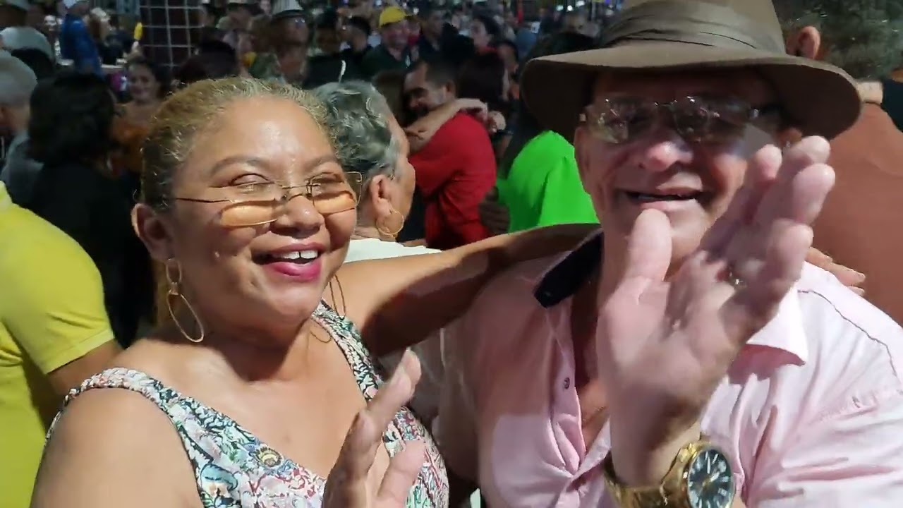 Banda Chapeu de couro no aniversário da vovo joia
