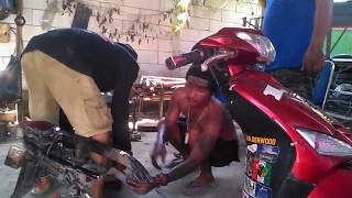 Mio ceper mesin di tengah