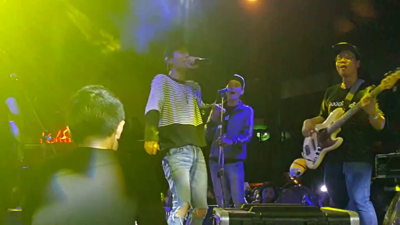 [2/5] 060517 เป๊ก ผลิตโชค -มีหัวใจแต่ไม่อยากรัก , พูดคุย + รับของ ,จุดพลุเปิดงาน @Container Tawanna