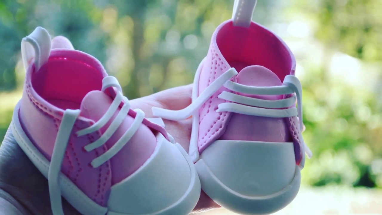 Chaussons en pâte à sucre pour bébé