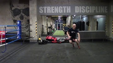 007 Lateral jumps with trunk rotation from split squat position
