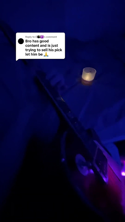 “cause baby there’s nothing holding me back” 🎸 #guitar #gift #fyp #guitarpick