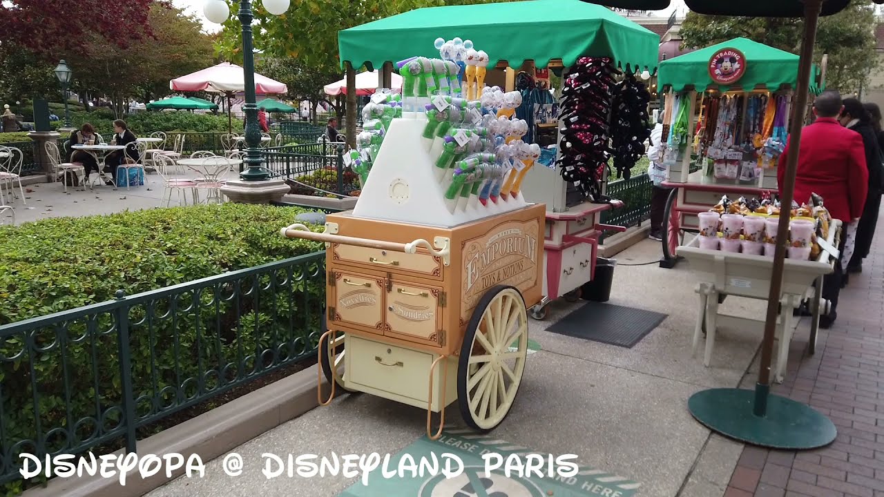 Main Street USA Pin Trading Shop - Disneyland Paris - DisneyOpa