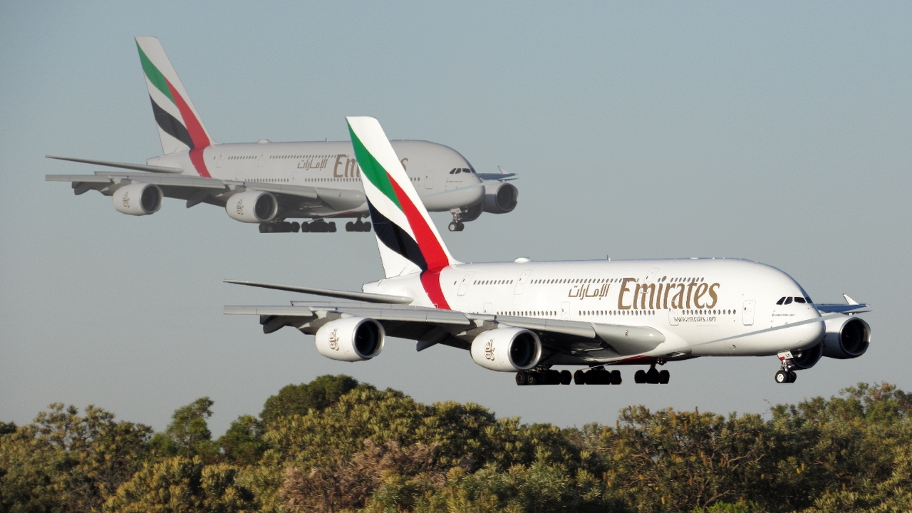 Two A380s In Perth! - Takeoff and Landing: HALF AN HOUR BETWEEN