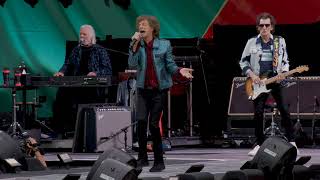 Rolling Stones perform "Start Me Up" at New Orleans Jazz & Heritage Festival