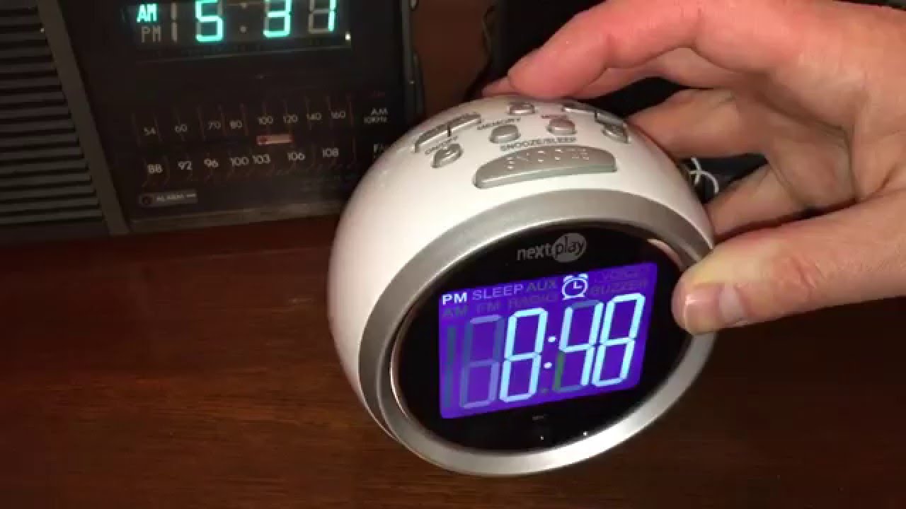 Номер говорящих часов. Говорящие часы Snooze talking Clock. Говорящие часы настольные. Часы для слепых говорящие настольные. Говорящие часы на компьютер Portable.