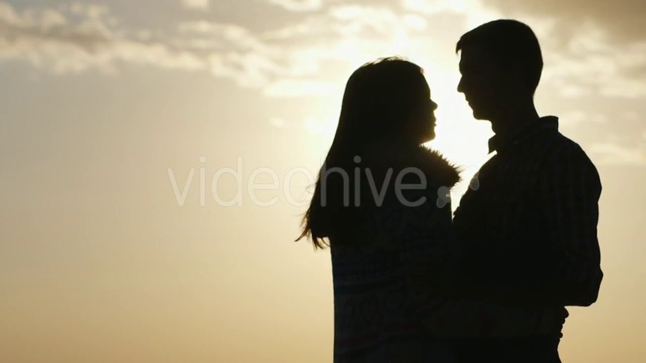 Парень и девушка лицом к лицу. Man and woman 18. Человек сильно влюбленн. Романтические отношения между мужчиной и женщиной. Парень и девушка.