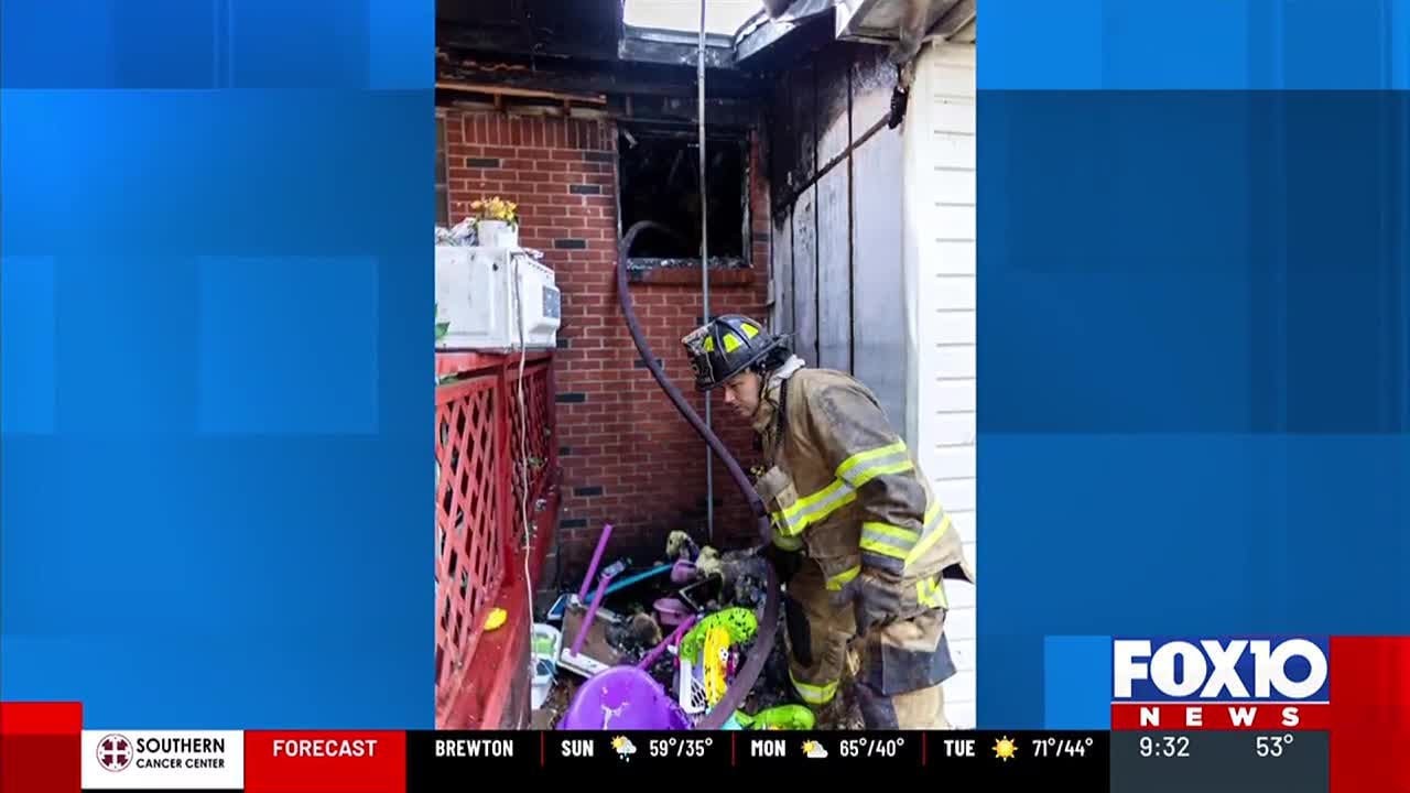 6 people displaced after Mobile house fire - YouTube