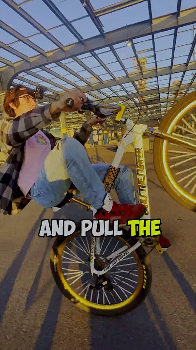 HOW TO WHEELIE UNDER 30 SECONDS! #shorts #bikelife #wheelie