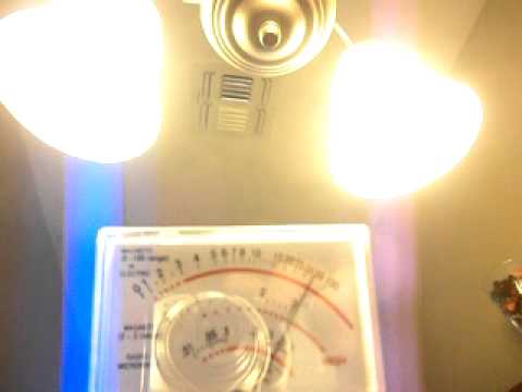 Video: Một bóng đèn CFL là bao nhiêu?