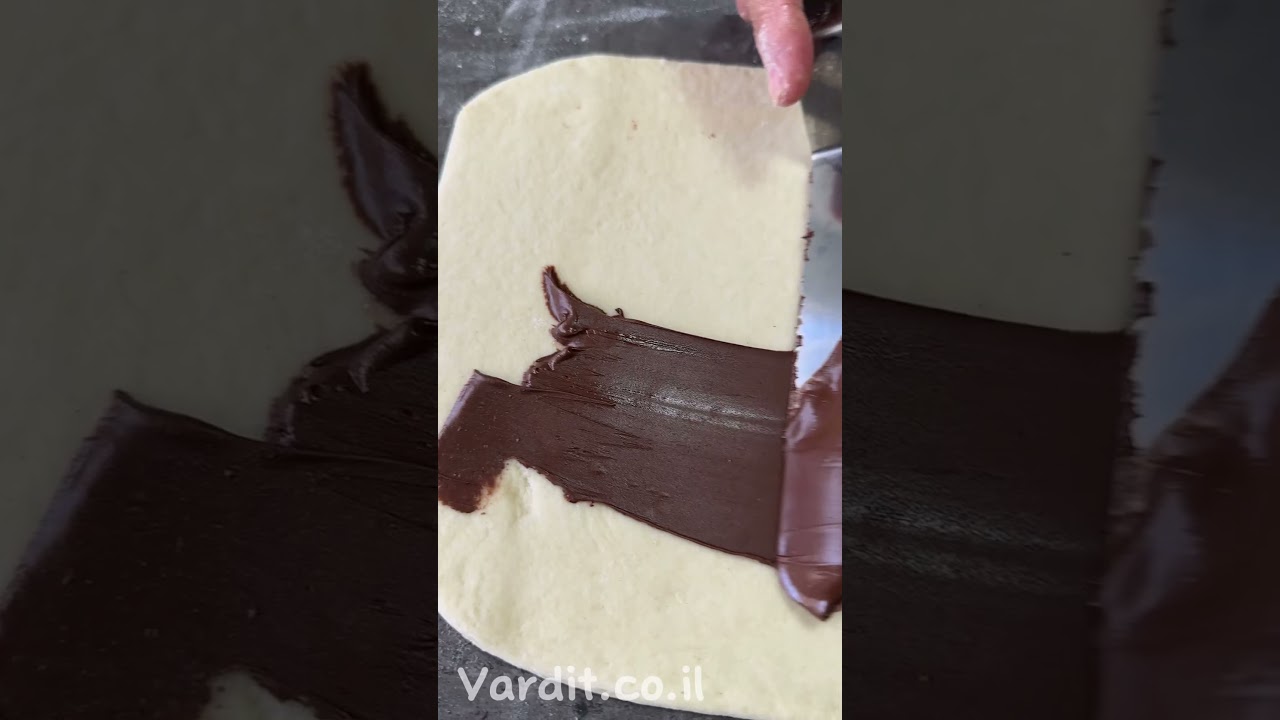 אי אפשר להפסיק לאכול את זה! עוגת שמרים שוקולד קראנץ' מפנקת וקלה להכנה !