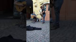 ..spontaneous street jam sax guitar jazz bei mir bist du schön..