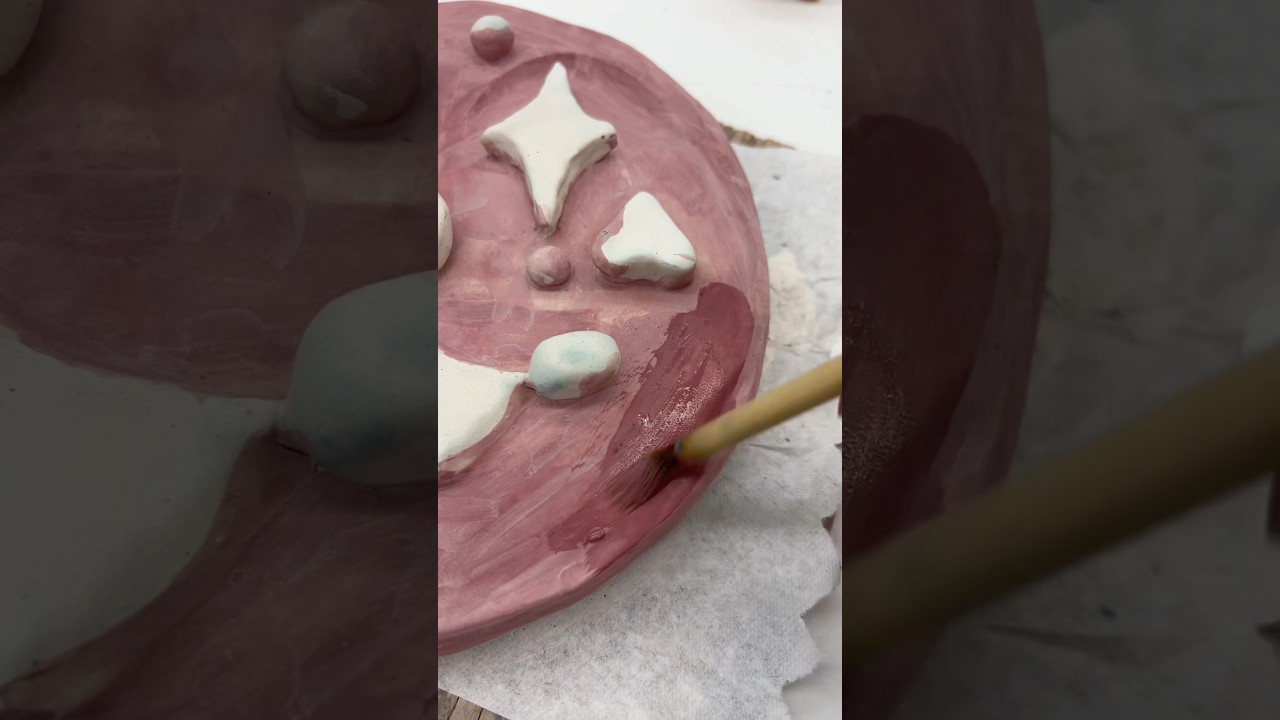 One of the projects I finished up in my ceramics course  🤡 