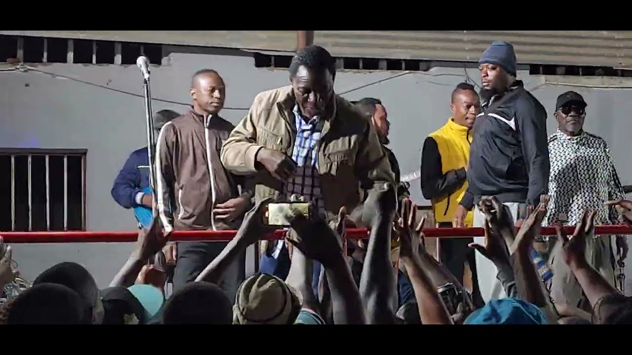 Alick Macheso arriving on stage in Zvishavane #Kumhanya kuripo
