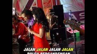 Ine Sinthya - Gaun Merah Jambu