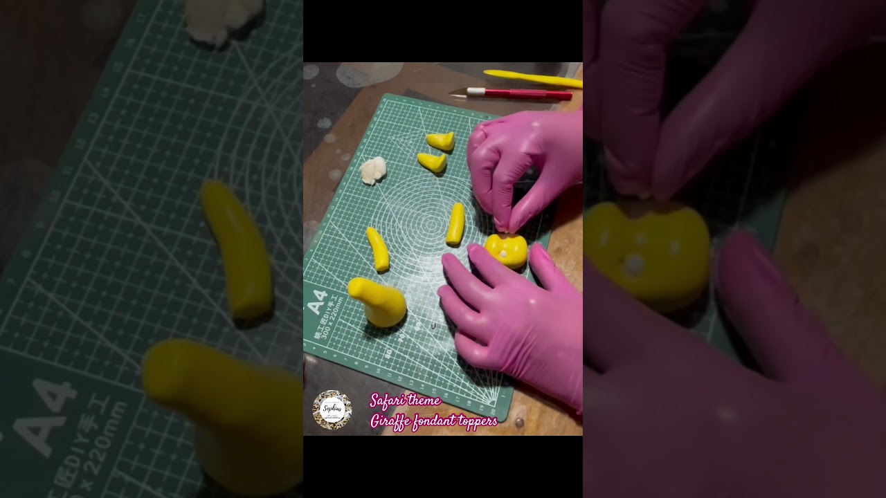 Giraffe fondant toppers 