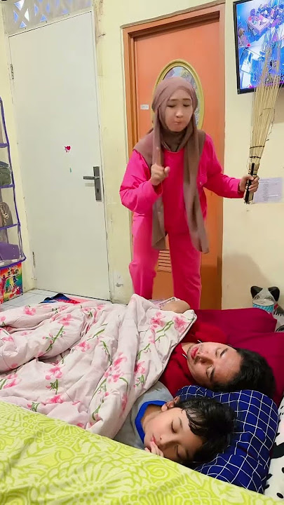 BUKANNYA TIDUR MALAH ASIK MAIN HP